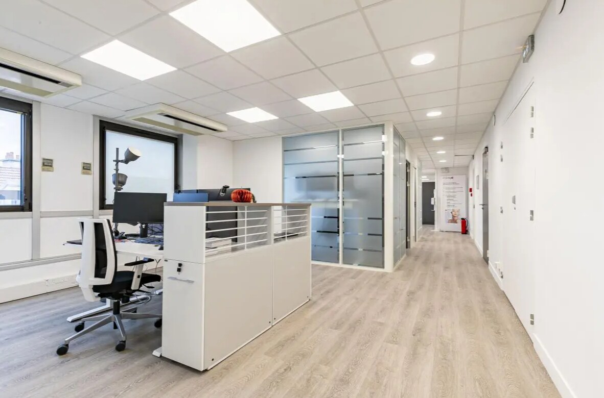 110 Rue Jules Guesde, Levallois-Perret, HDS 92300 - Unit 2 -  - Interior Photo - Image 1 of 5