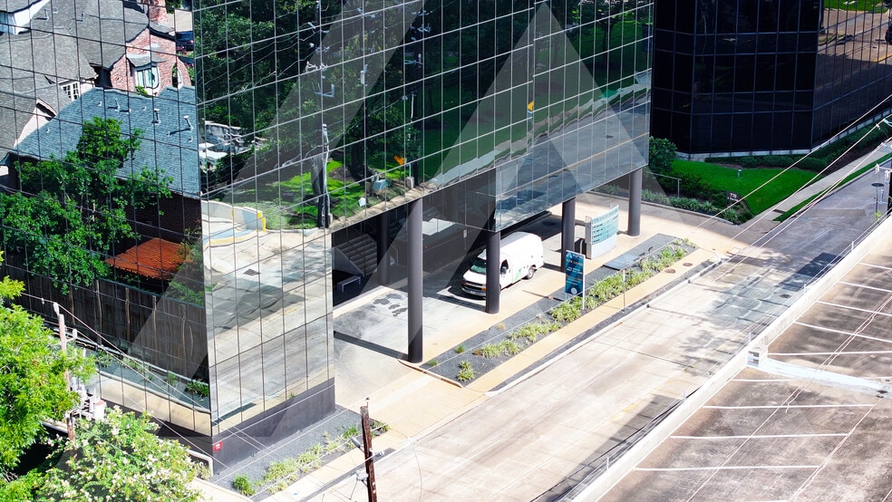 770 S Post Oak Ln, Houston, TX to rent - Building Photo - Image 3 of 23