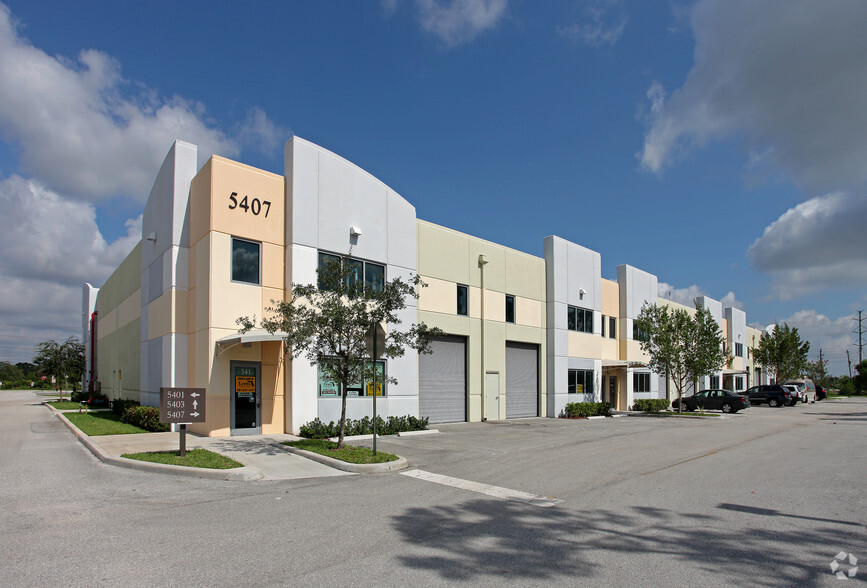 5401 N Haverhill Rd, West Palm Beach, FL for rent - Building Photo - Image 3 of 19