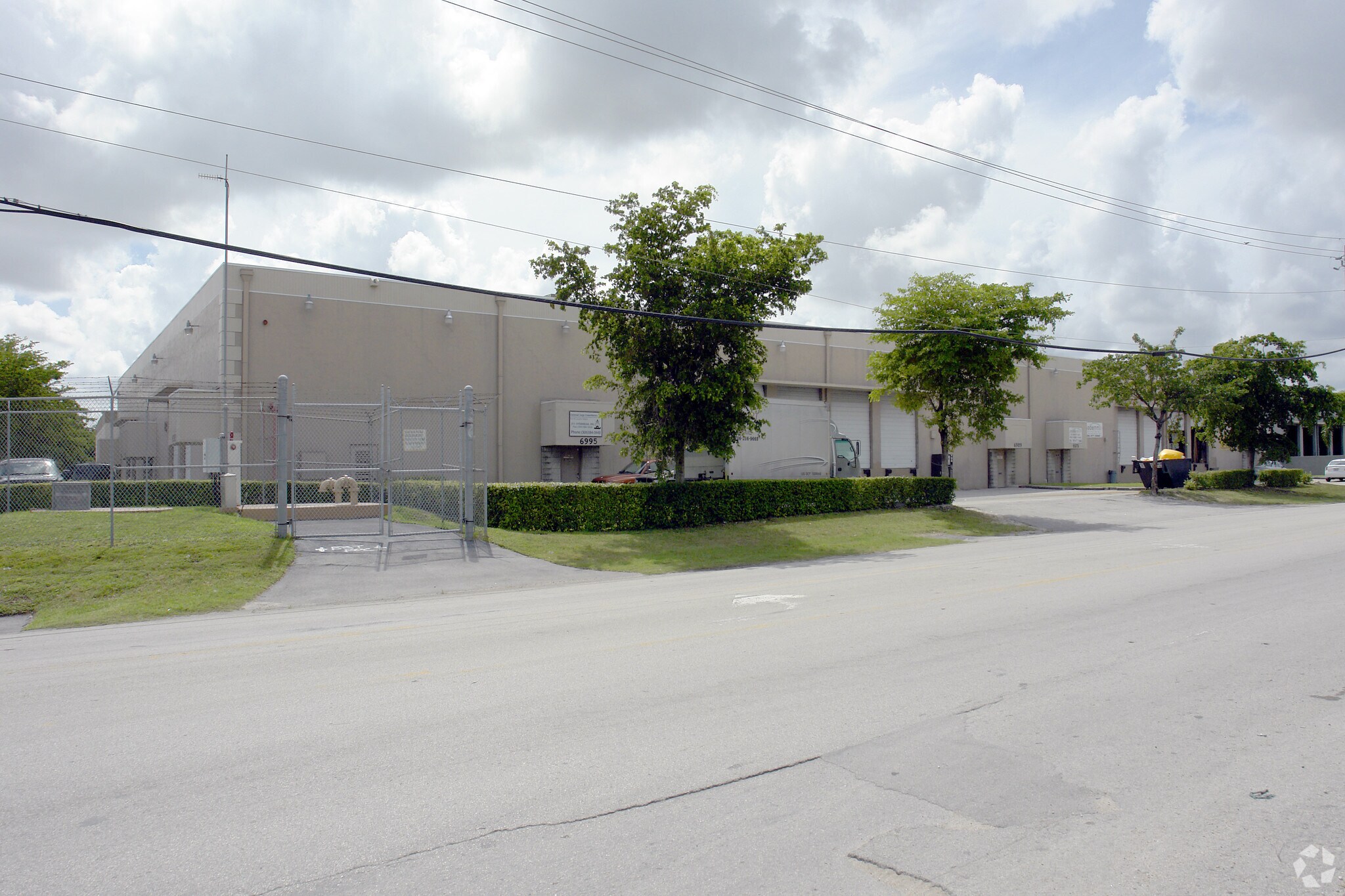 8376-8398 NW 70th St, Miami, FL for sale Primary Photo- Image 1 of 1