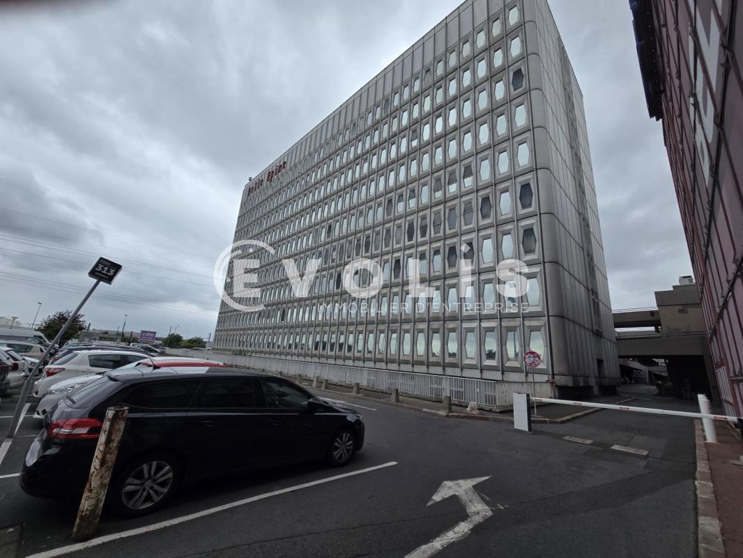 Office in Thiais for sale Building Photo- Image 1 of 9