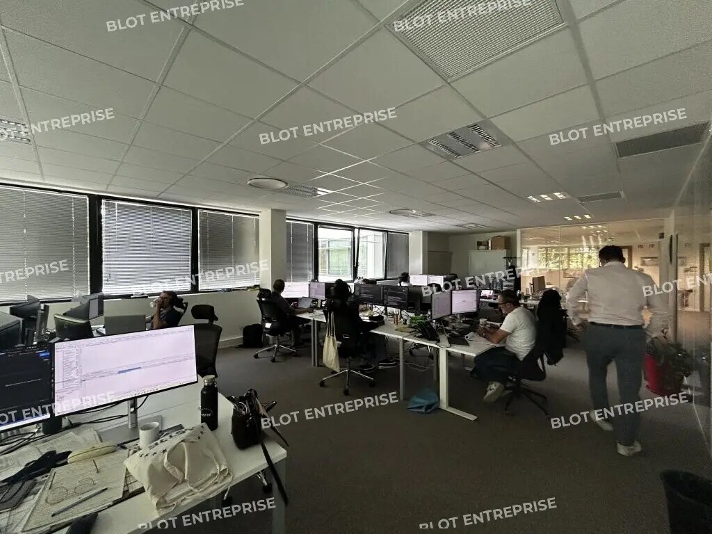 Location Bureaux 146 m² - Photo 1