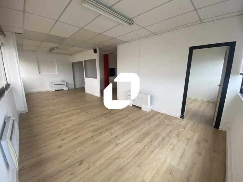 Light Industrial in Blanquefort to rent - Interior Photo - Image 2 of 27