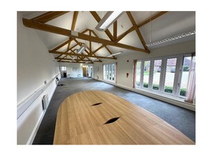 Abbey Barn Ln, High Wycombe to rent Interior Photo- Image 1 of 3