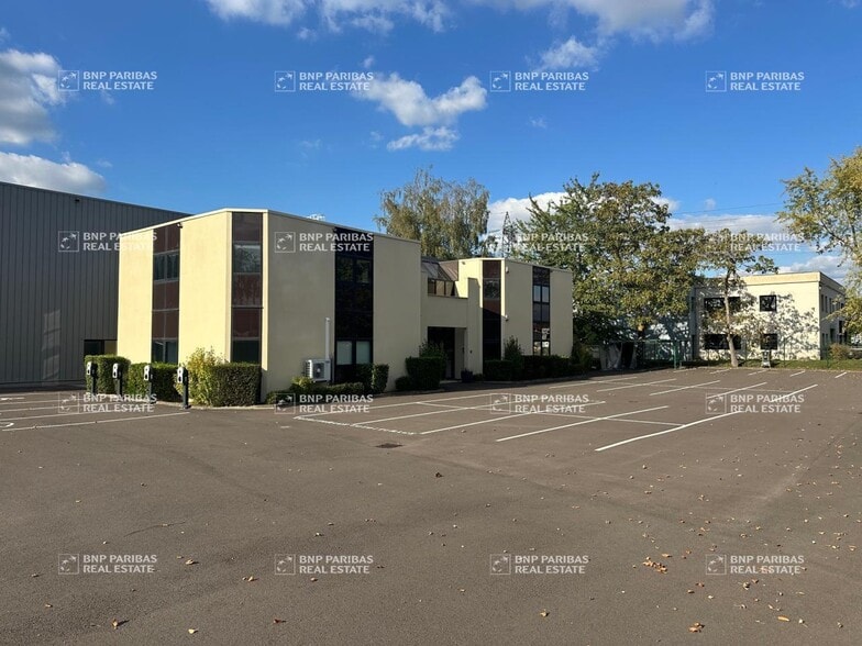 Industrial in Lisses to rent - Building Photo - Image 3 of 11