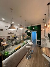 Retail in Madrid, Madrid to rent Interior Photo- Image 2 of 13