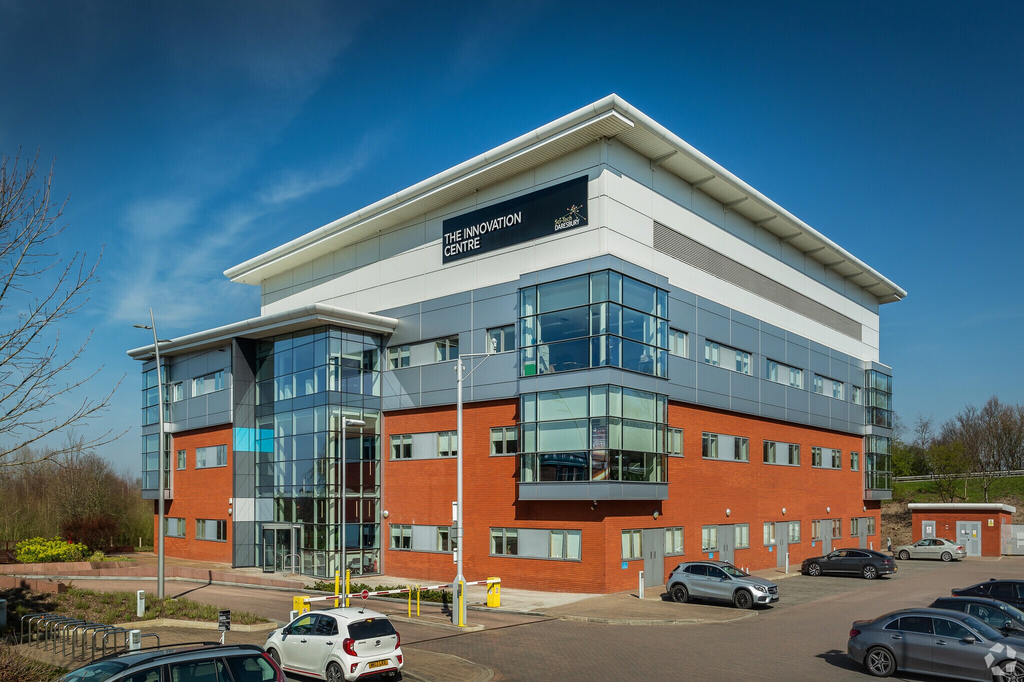 Keckwick Ln, Warrington to rent Building Photo- Image 1 of 16