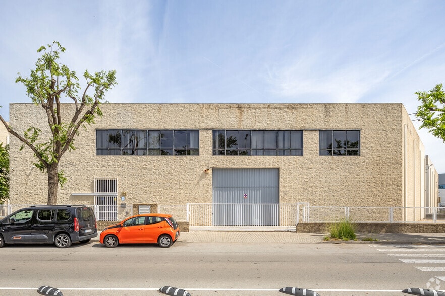 Industrial in L'Hospitalet de Llobregat, Barcelona to rent - Building Photo - Image 2 of 4