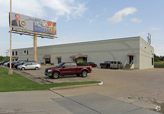 More details for 7301 W Pioneer Pky, Arlington, TX - Light Industrial for Rent