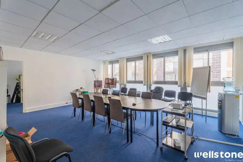 Location Bureaux 297 m² - Photo 1