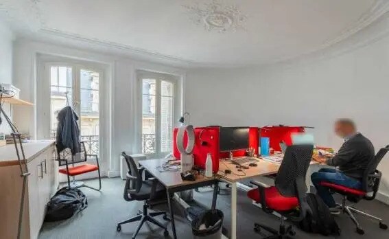 Location Bureaux 235 m² - Photo 1