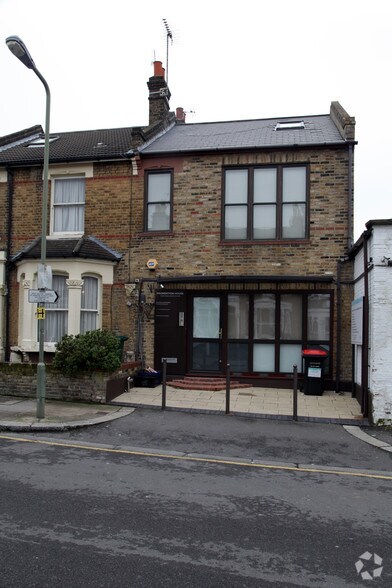 4 Percy Rd, London for sale - Primary Photo - Image 1 of 1