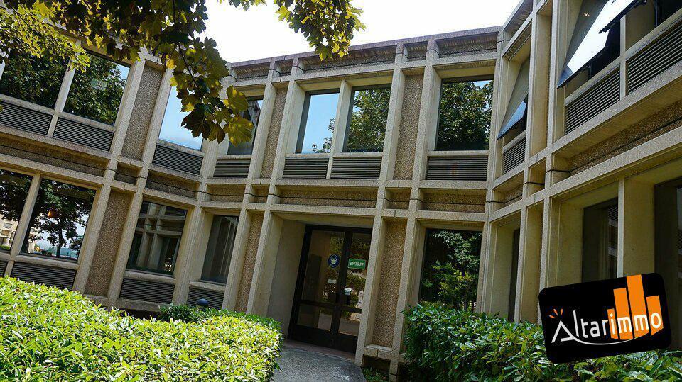 Location Bureaux 360 m² - Photo 1