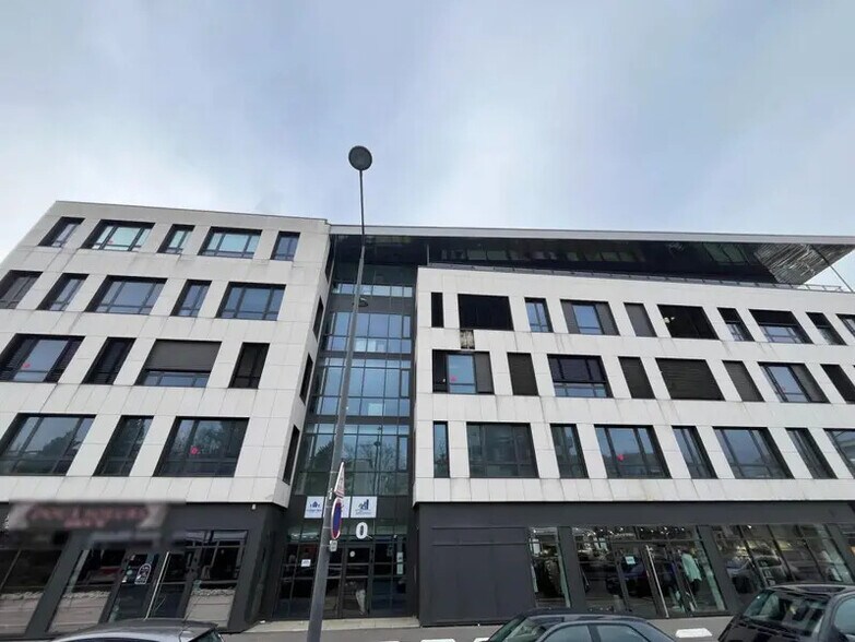 50 Boulevard Ambroise Croizat, Vénissieux for sale - Building Photo - Image 2 of 14