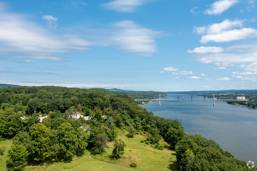 200 Blue Point Rd, Highland, NY for sale - Primary Photo - Image 1 of 26