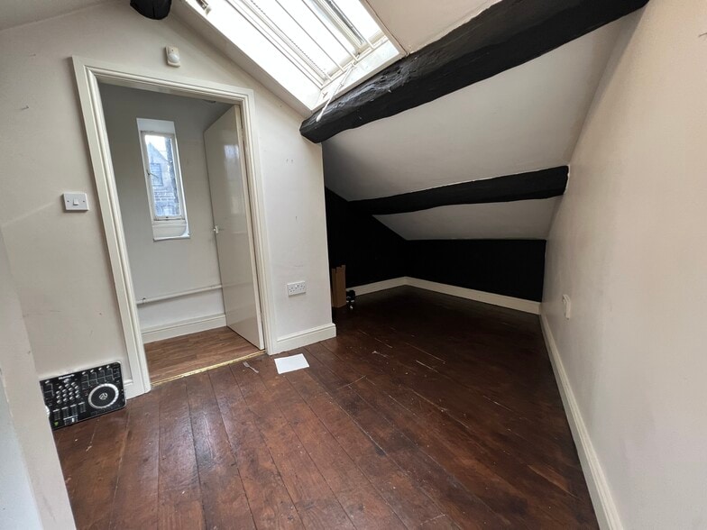 21 Rochdale Rd, Todmorden for sale - Interior Photo - Image 2 of 4