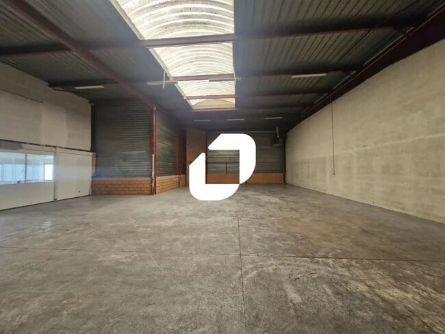 Location Local d'activités 406 m²
