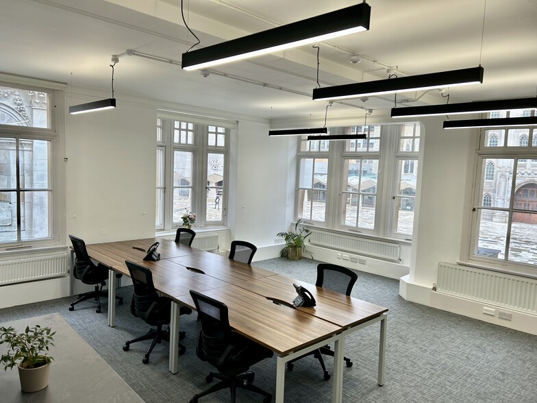 1 Guildhall Yard, London to rent - Interior Photo - Image 2 of 16