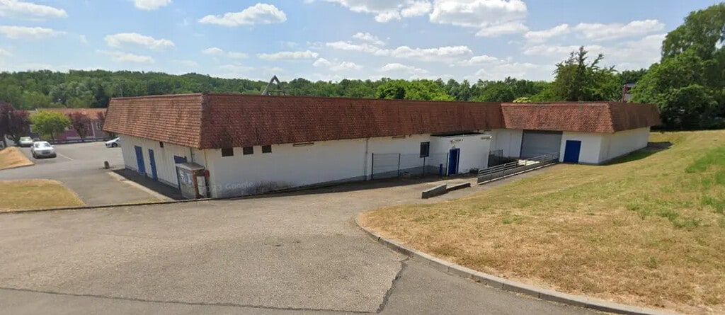 Location Commerce 1 200 m² - Photo 1