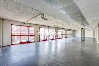 Office in Montrouge for sale Interior Photo- Image 1 of 16