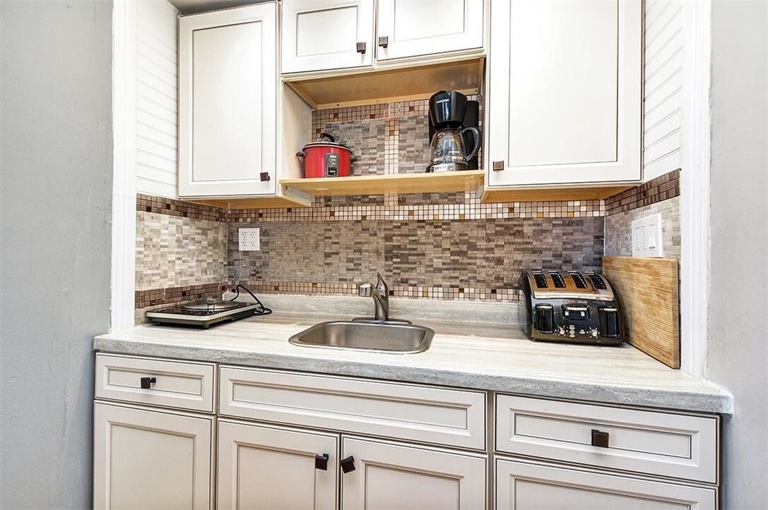 355 Waverley St, Ottawa, ON for sale Interior Photo- Image 1 of 1