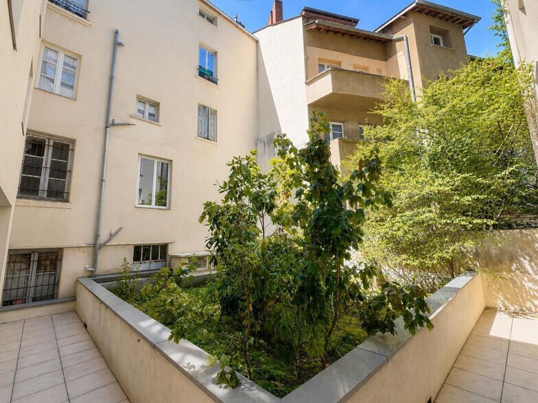 Office in OULLINS-PIERRE-BÉNITE to rent - Building Photo - Image 3 of 6