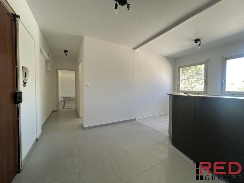 Office in Aix-en-Provence for sale - Interior Photo - Image 2 of 5