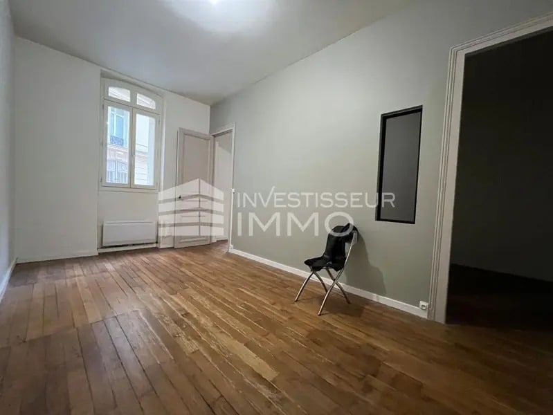 Retail in Paris to rent Interior Photo- Image 1 of 11