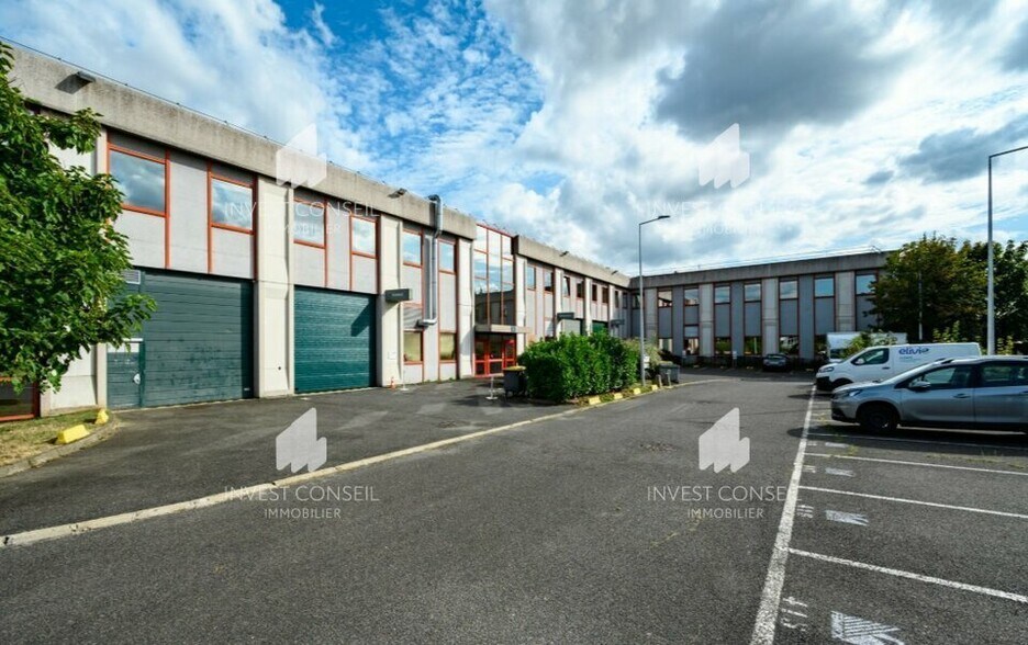 86-114 Avenue Louis Roche, Gennevilliers to rent - Building Photo - Image 3 of 7