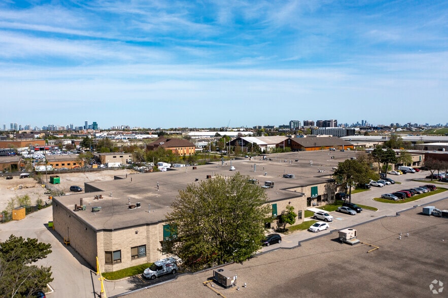 2-30 Ashwarren Rd, Toronto, ON to rent - Building Photo - Image 3 of 4