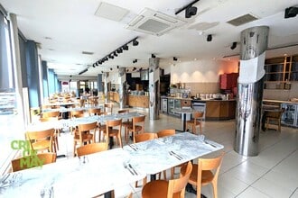 2-14 The Blvd, Crawley to rent Interior Photo- Image 2 of 6