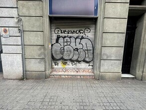 Retail in Barcelona, Barcelona to rent Building Photo- Image 2 of 24