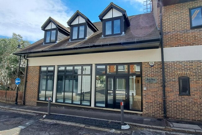 More details for 50 High St, Bagshot - Office to Rent
