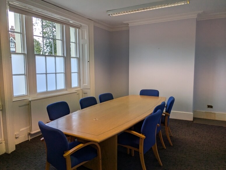 Horsham Rd, Cranleigh to rent Interior Photo- Image 1 of 6