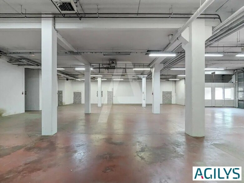 Light Industrial in Lisses to rent - Interior Photo - Image 2 of 9