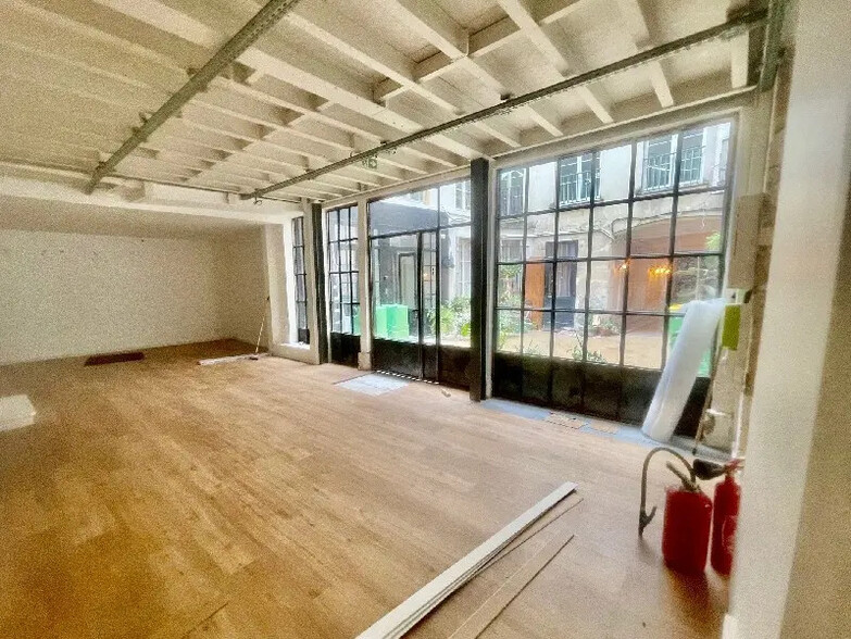 Office in Paris for sale - Interior Photo - Image 2 of 9