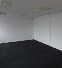57-57B West Harbour Rd, Edinburgh to rent Interior Photo- Image 2 of 2