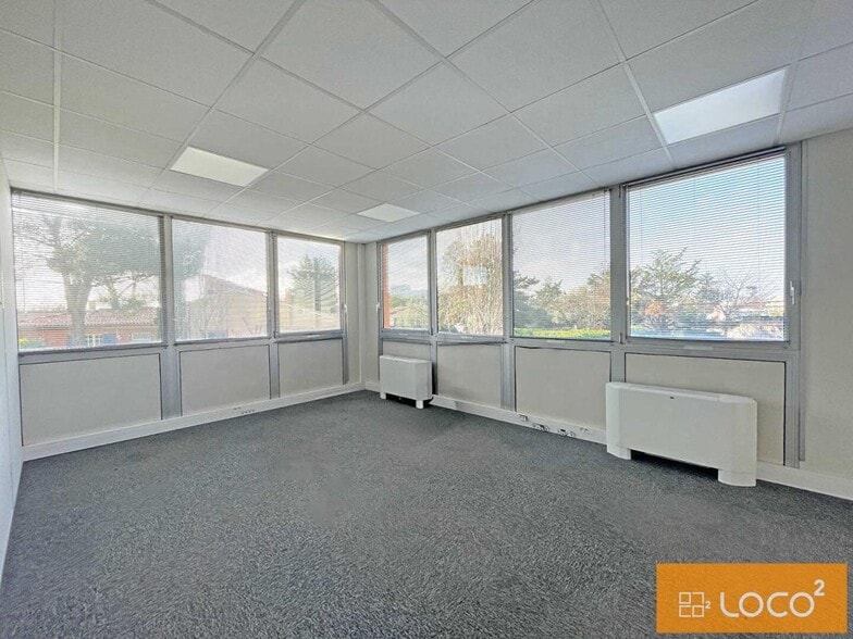 5 Rue Jean Amiel, Blagnac to rent - Building Photo - Image 2 of 7