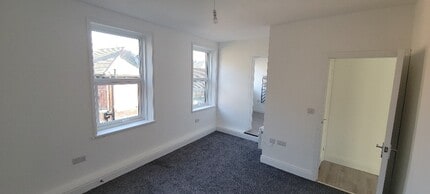 10-10A North Ln, Leeds to rent Interior Photo- Image 2 of 9