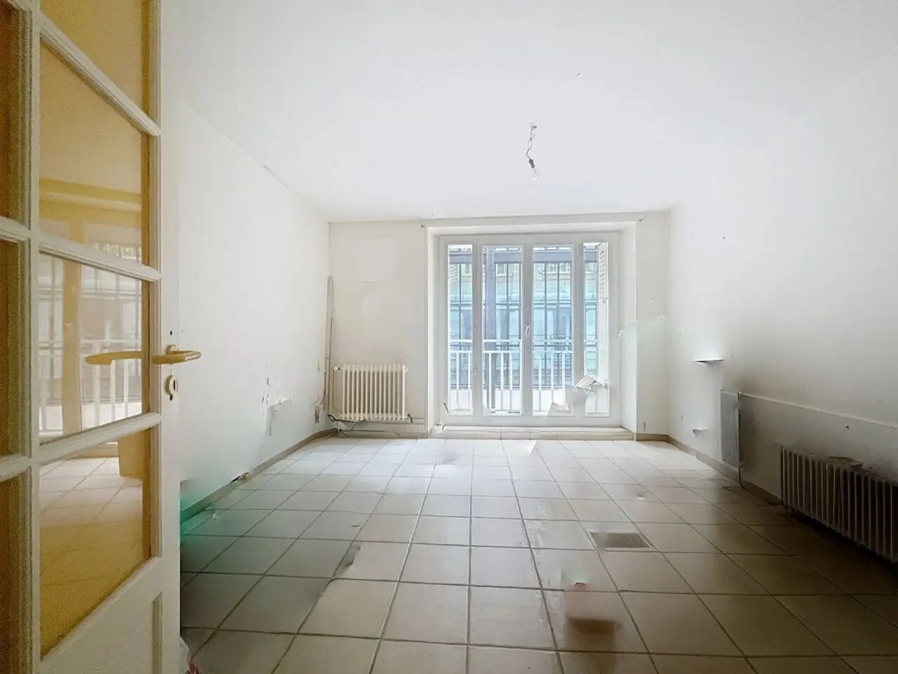 Office in Paris for sale Building Photo- Image 1 of 8