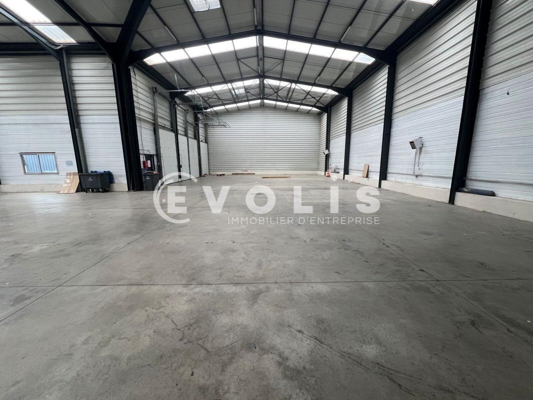 Light Industrial in Combs-la-Ville to rent Building Photo- Image 1 of 10