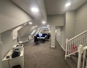 38-40 Bell St, Reigate to rent Interior Photo- Image 1 of 4