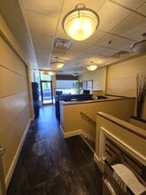 118-124 Glen Cove Rd, Roslyn Heights, NY for rent Lobby- Image 2 of 11