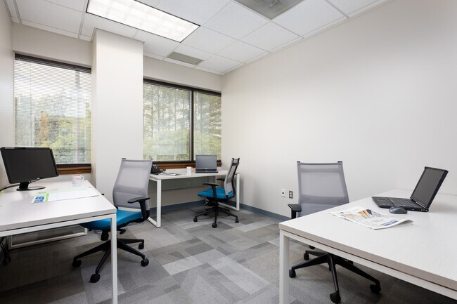 More details for 806 Green Valley Rd, Greensboro, NC - Co-working to Rent