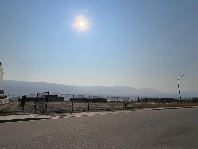 2075 Matrix Cres, Kelowna, BC to rent - Building Photo - Image 3 of 6