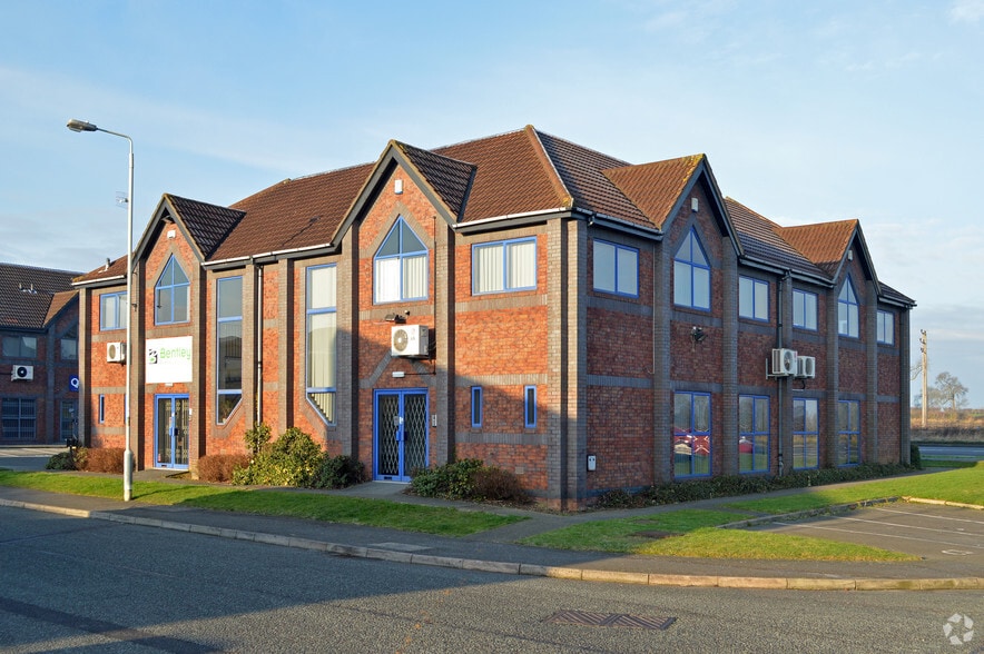 Wheatfield Way, Hinckley to rent - Building Photo - Image 2 of 3