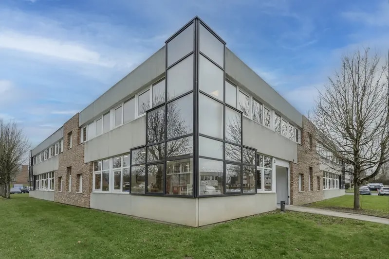 4 Route De Gisy, Bièvres to rent - Building Photo - Image 1 of 2