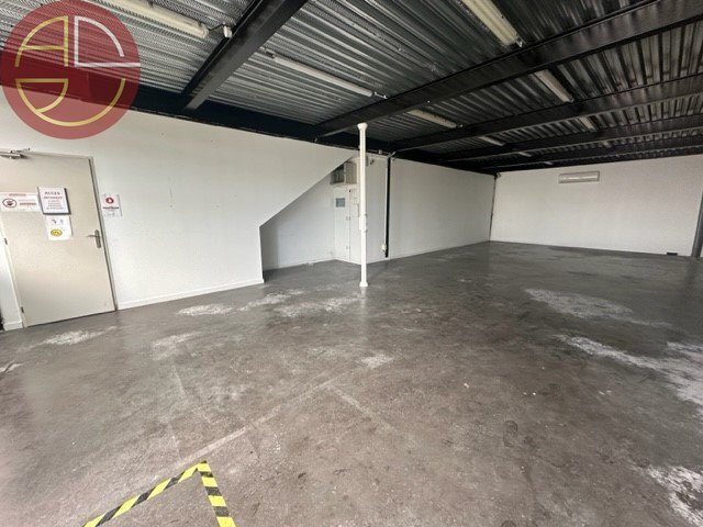 Industrial in Toulouse to rent - Interior Photo - Image 2 of 9