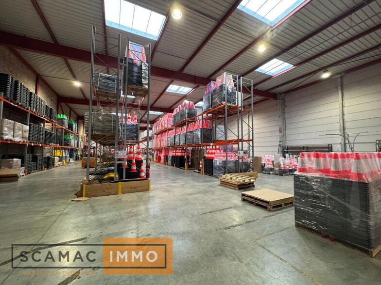 Industrial in Combs-la-Ville to rent - Interior Photo - Image 2 of 8