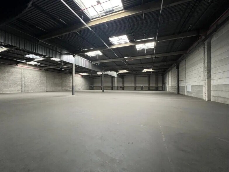 3 Rue De La Ferme Saint Ladre, Fosses to rent - Building Photo - Image 3 of 7